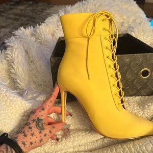 Stiletto yellow booties